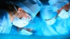 el hospital la paz implanta un dispositivo cardiaco intracorporeo a una nina de 12 anos