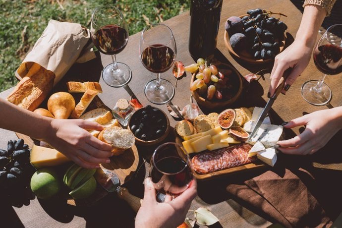 el debate continua es el vino un aliado o un riesgo para la salud cardiovascular