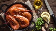 los riesgos de chupar las cabezas de las gambas