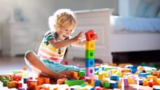 estos son los mejores juguetes para desarrollar la vista de tus hijos