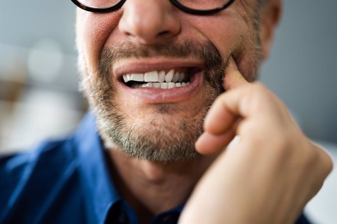 los 5 mayores peligros para tu salud bucodental a medida que envejeces y como evitarlos
