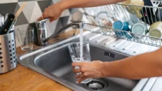 toxicos en el agua potable observan sus contaminantes y su relacion con el cancer