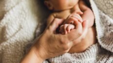 las madres experimentan cambios en el 94 de su materia gris durante el embarazo
