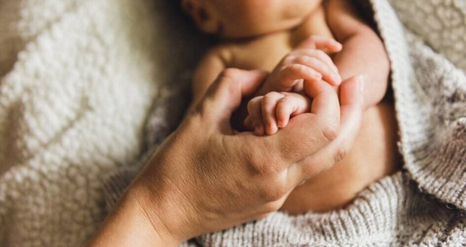 las madres experimentan cambios en el 94 de su materia gris durante el embarazo