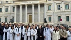 medicos de toda espana se movilizan contra el borrador del estatuto marco
