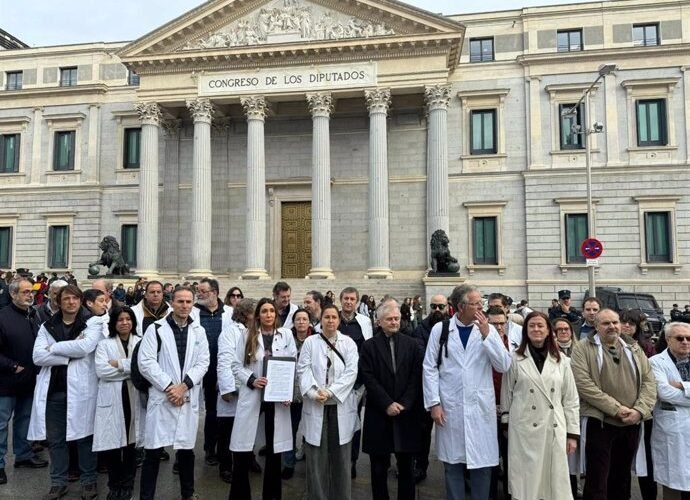 medicos de toda espana se movilizan contra el borrador del estatuto marco