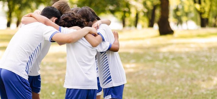 hacer deporte de en la infancia retrasa la edad de inicio del tabaco