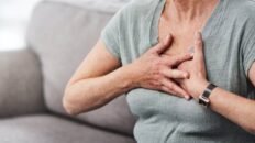 infarto en la mujer diferencias en los sintomas y el riesgo tras la menopausia