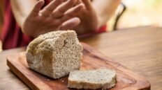 seguir una dieta sin gluten en espana supone un gasto adicional de mas 700 euros anuales