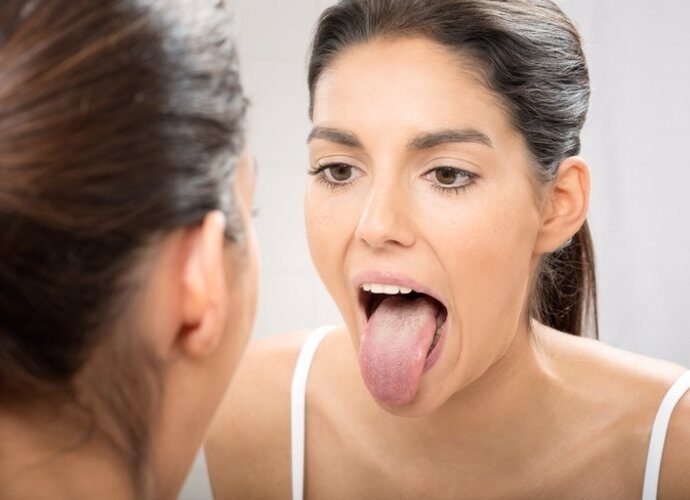 por que no te muerdes la lengua al hablar o comer