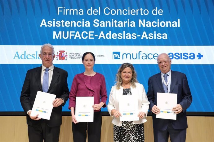 muface firma con adeslas y asisa el nuevo concierto sanitario que entrara en vigor manana