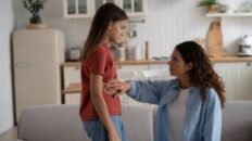 este estudio revela como lo que comen las ninas puede retrasar la menstruacion
