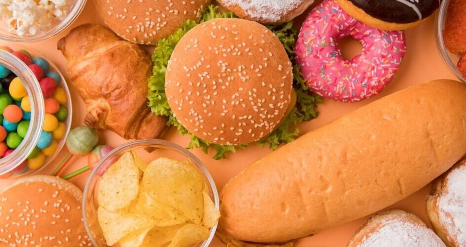 el consumo de alimentos ultraprocesados se asocia con cancer parkinson e hipertension