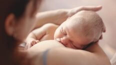 detectan nanoparticulas de metales y silice en la leche materna humana