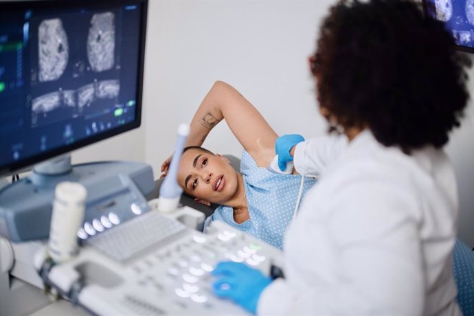 un examen de resonancia magnetica mas corto detecta eficazmente el cancer en mamas densas