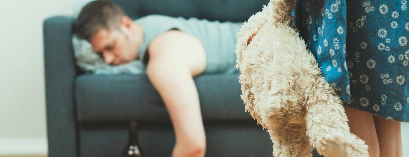 una ninez dificil puede aumentar el riesgo de endometriosis