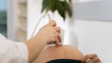 detectan el riesgo de sufrir preeclampsia meses antes de los primeros sintomas