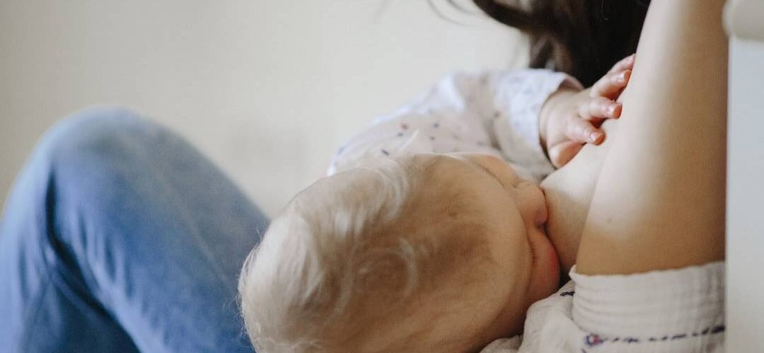 microbiota infantil y como la lactancia protege de la resistencia a antibioticos