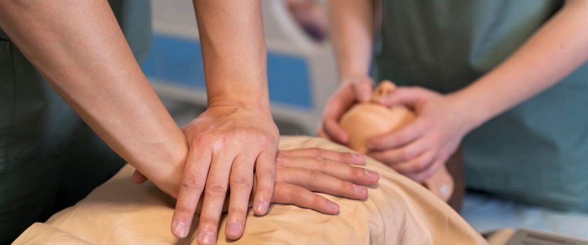 perpetuar el mito de tragarse la lengua en una crisis cardiaca cuesta vidas