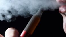 nofumadores exige la prohibicion total de los vapeadores desechables en espana