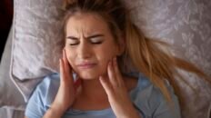 bruxismo y dolor como afecta a cuello espalda y abdomen