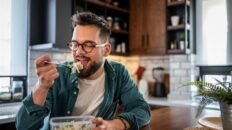 quieres dejar el alcohol estos alimentos pueden ser tu mejor medicina
