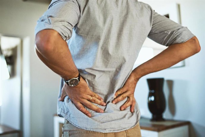 ni medicamentos ni fisioterapia este es el tratamiento que mejora el dolor de espalda cronico